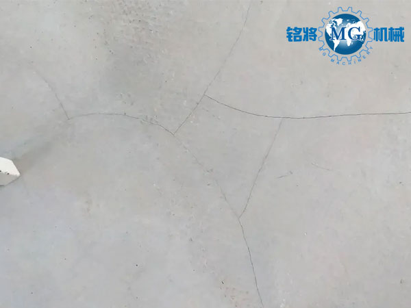 都說石膏基自流平抗開裂，可為啥到處開裂？